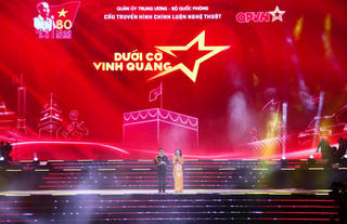 Dưới cờ vinh quang: Xúc động bản hòa ca tái hiện chân dung người lính Cụ Hồ