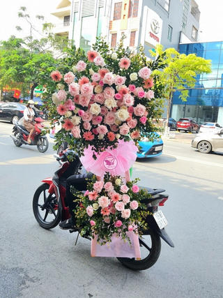 Hà Nội: Phòng giáo dục và đào tạo quận Cầu Giấy chi 85.000.000 mua lẵng hoa chúc mừng 20/11