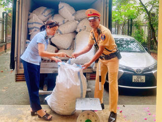 Hà Nội: Phát hiện, thu giữ hơn 1,4 tấn chân gà không rõ nguồn gốc