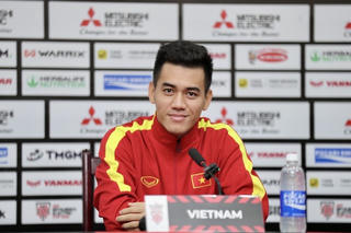 Lý do cầu thủ tuyển Việt Nam truyền nước sau bán kết lượt đi
