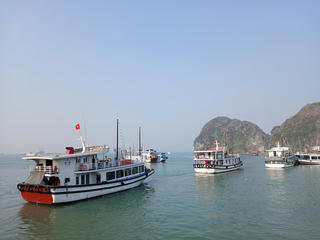 Quảng Ninh ngừng cấp phép cho các phương tiện thủy do bão số 5