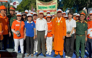 Hàng nghìn người đi bộ cùng xoa dịu nỗi đau da cam dioxin