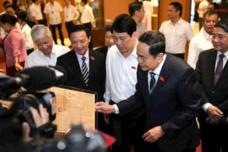 Lãnh đạo Nhà nước, Mặt trận tham quan triển lãm chuyên đề “Nhật báo Quốc hội”