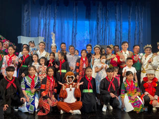 Tết thiếu nhi đặc biệt của học sinh giỏi trường dân tộc nội trú Vị Xuyên