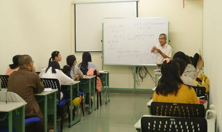 Siết chuẩn đầu ra ngoại ngữ