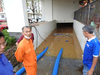 Sau mưa lụt, Đà Nẵng thiếu nước sinh hoạt