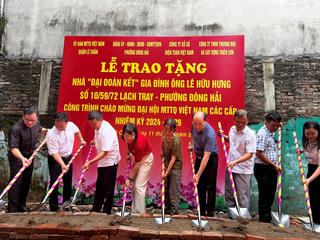 Hải Phòng: Trao tặng nhà Đại đoàn kết cho 2 gia đình khó khăn tại quận Lê Chân