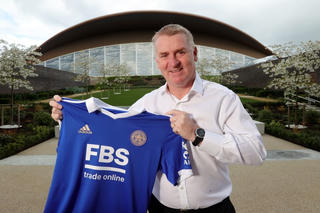 Leicester xác nhận Dean Smith là huấn luyện viên tạm quyền