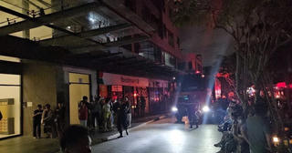 TP Hồ Chí Minh: Hàng trăm người tháo chạy khỏi chung cư Mizuki vì hỏa hoạn