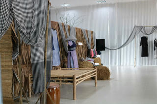 Đi tìm vẻ đẹp của chiếc khăn rằn