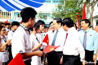 Chủ tịch Quốc hội Trần Thanh Mẫn dự lễ khai giảng năm học 2024 - 2025 tại Trường THPT Phạm Hùng