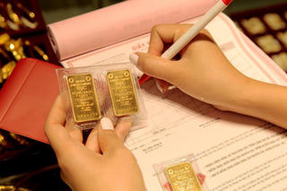Thị trường vàng vẫn “rung lắc”