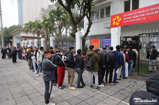 Đổ xô đi đổi giấy phép lái xe: Không vội, đừng tội xếp hàng