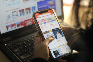 Nhộn nhịp mua bán online