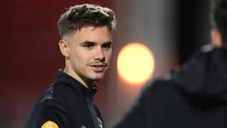Romeo Beckham ký hợp đồng 1 năm với Brentford