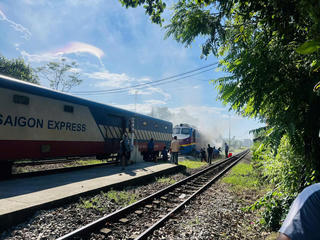 Đầu máy tàu hỏa gặp sự cố ở ga Truồi