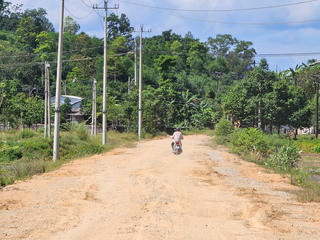 1,7km đường, gần 3 năm chưa xong?