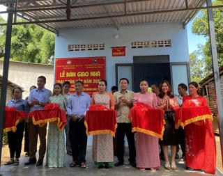 Khánh Hòa: Bàn giao 50 căn nhà Đại đoàn kết cho các hộ nghèo năm 2023