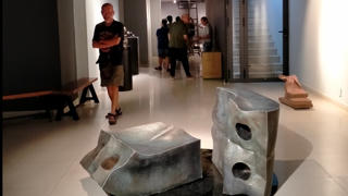 Từ con quay tuổi thơ đến triển lãm đầu tiên