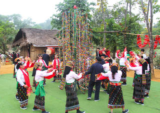 Sắc xuân ở Làng Văn hóa