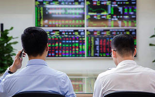 Bán chứng khoán có lãi chịu thuế thu nhập cá nhân 20%: Cân nhắc kỹ