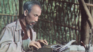 'Ta nhìn lên Bác, Bác nhìn ta...'