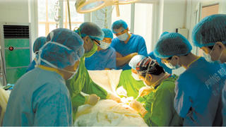 Cần cơ chế giữ chân và thu hút y, bác sĩ