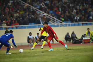 Đoàn Văn Hậu 'vung tay' vào đối thủ: Cổ động viên không đồng tình