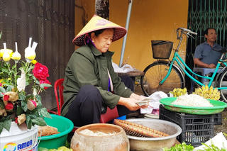 Những gánh hàng rau nuôi mộng tiến sĩ