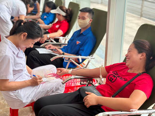 Quảng Ninh: Hàng trăm người tham gia chương trình “Giọt hồng Đất Mỏ"