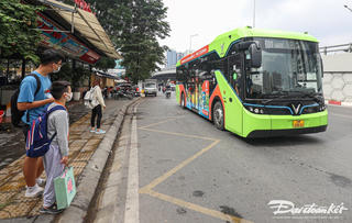 Cần vượt qua 3 khó khăn, rào cản khi chuyển đổi phương tiện xanh, sạch