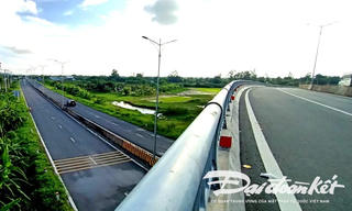 Đã dặm vá các “ổ gà” trên tuyến Lộ Tẻ - Rạch Sỏi