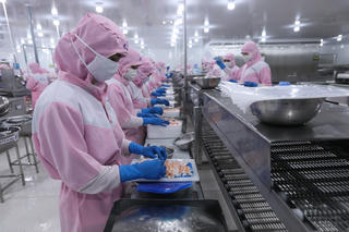 Bị áp thuế cao đột biến: Ngành tôm lập tức phản ứng