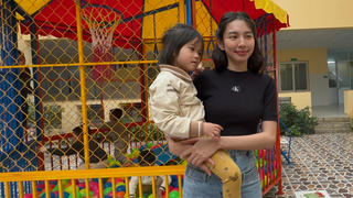 Hoa hậu Thuỳ Tiên trao khu vui chơi cho các bệnh viện