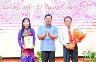Công bố các quyết định về công tác tổ chức cán bộ Ủy ban Mặt trận Tổ quốc Việt Nam tỉnh An Giang