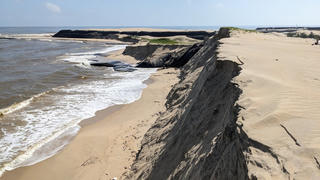 Đấu giá cát nạo vét từ luồng hàng hải Cửa Việt