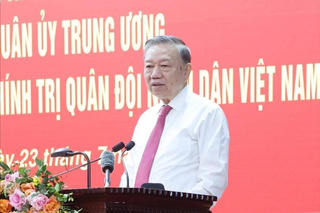Tổng Bí thư: Xây dựng Quân đội vững mạnh về chính trị, gắn bó máu thịt với nhân dân