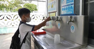 Thêm 5.000 học sinh đồng bằng sông Cửu Long được tiếp cận nước sạch