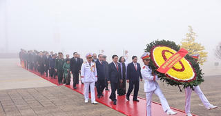 Lãnh đạo Đảng, Nhà nước viếng Chủ tịch Hồ Chí Minh nhân ngày thành lập Đảng