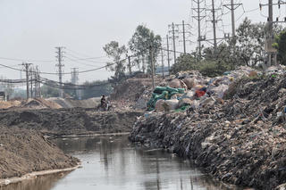 Cư dân hai "khu đô thị triệu đô" nghẹt thở vì làng nghề tái chế nhựa