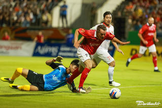 Dàn huyền thoại MU phô diễn kỹ thuật trên sân Hoà Xuân, Đà Nẵng