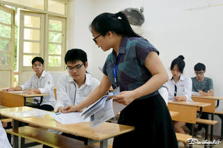 Thí sinh loay hoay chọn môn thi tốt nghiệp THPT, lo giảm cơ hội vào đại học
