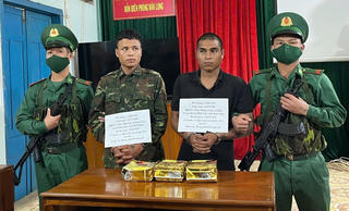 Kon Tum: Mật phục, bắt giữ 2 đối tượng vận chuyển 3 kg ma túy đá