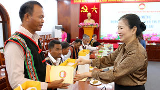 Phó Chủ tịch Trương Thị Ngọc Ánh gặp mặt người có uy tín tiêu biểu tỉnh Gia Lai