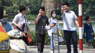 Đã đến lúc bỏ khẩu trang?