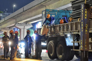 Hà Nội: Rào chắn đường Nguyễn Trãi để thi công dự án xử lý nước thải