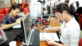 Ngân hàng tăng tốc huy động vốn