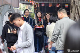 Giới trẻ 'độc thân' nô nức đến chùa Hà cầu tình duyên trong ngày Valentine