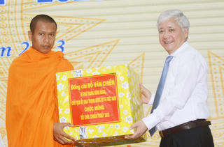 Tiếp tục quan tâm, chăm lo đời sống cho đồng bào dân tộc thiểu số nhiều hơn nữa