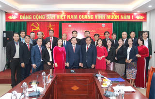 Bế giảng khóa bồi dưỡng công tác Mặt trận cho cán bộ Mặt trận Lào Xây dựng đất nước